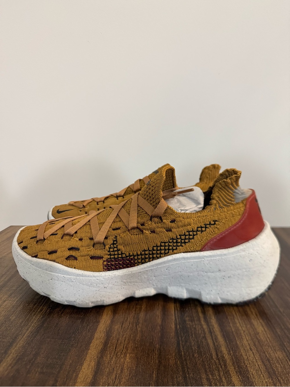 LIKE NEW Nike Space Hippie 04